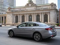 Hyundai Sonata — lateral