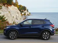 Hyundai Venue — lateral