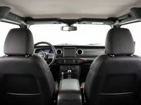 Jeep Wrangler — 실내