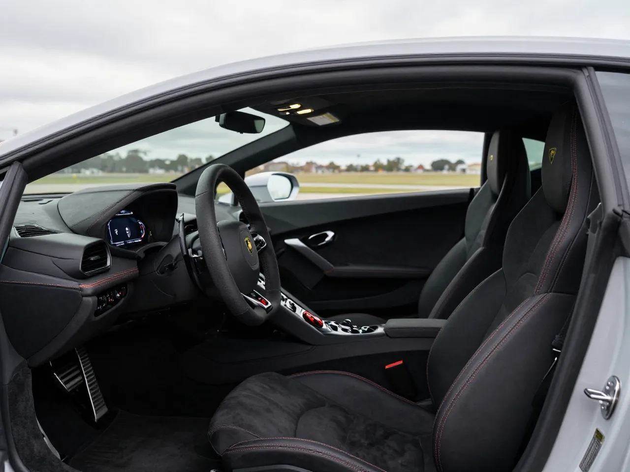 Lamborghini Huracán EVO Spyder — interior