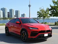 Lamborghini Urus — 正面