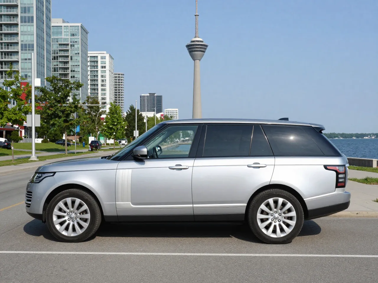 Land Rover Range Rover — seitlich