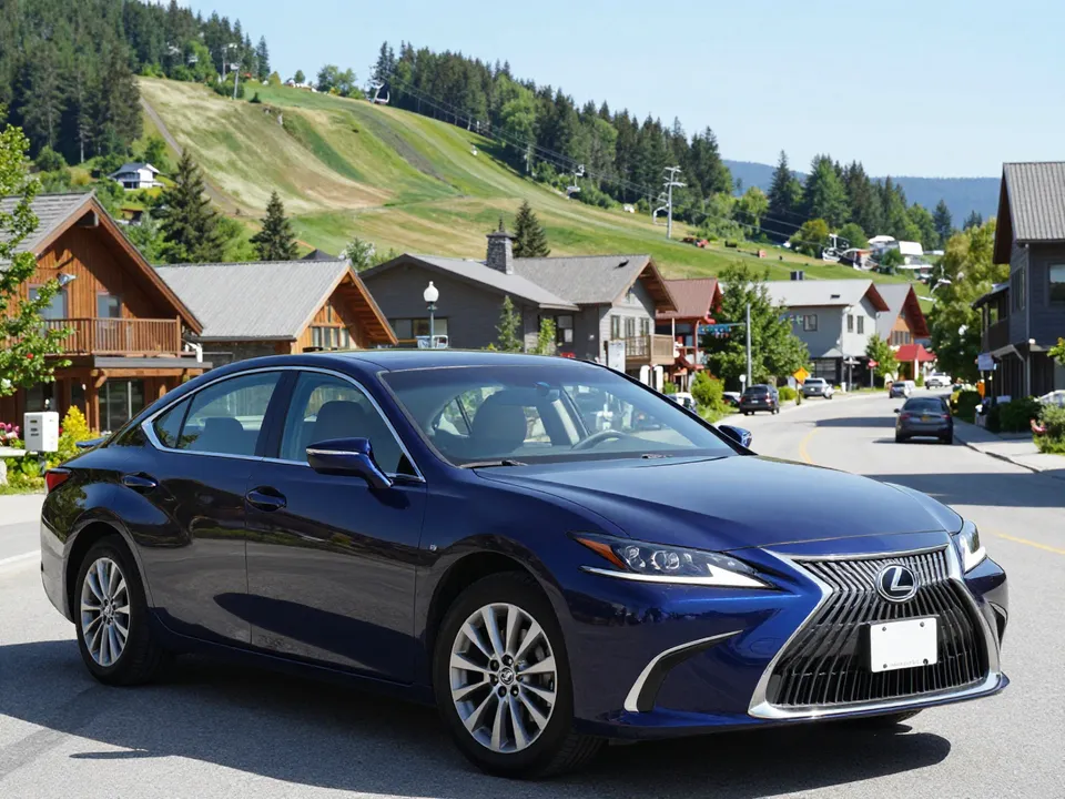 Lexus ES — car rental in Canada