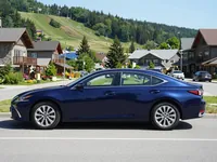 Lexus ES — side