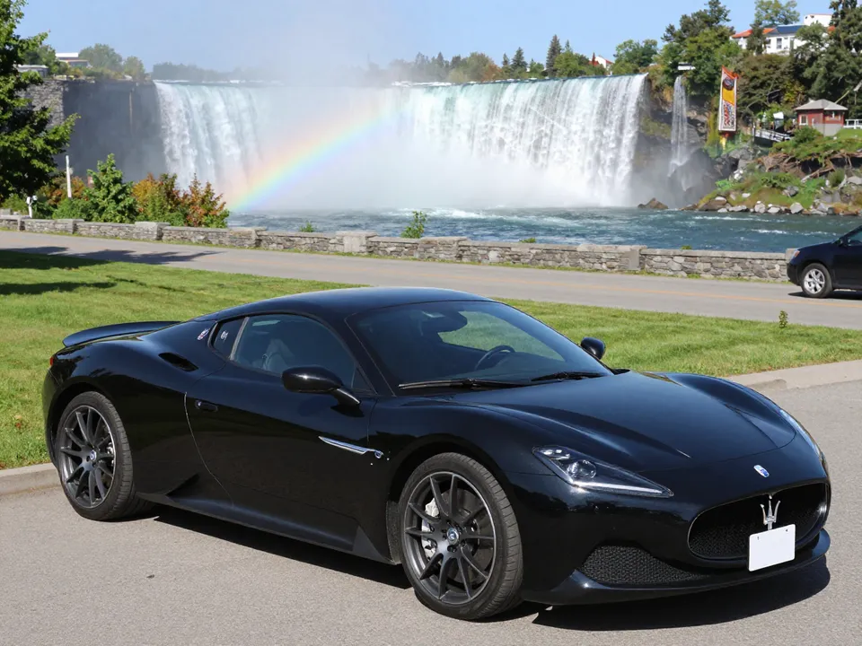 Maserati MC20 — car rental in Canada