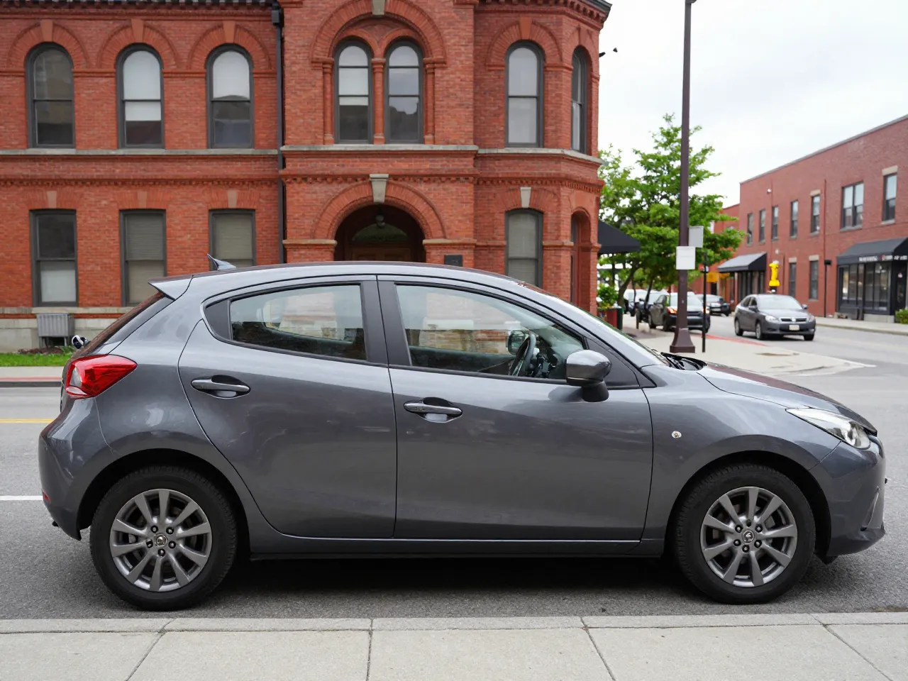 Mazda Mazda2 — lateral