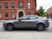 Mazda Mazda3 — 侧面