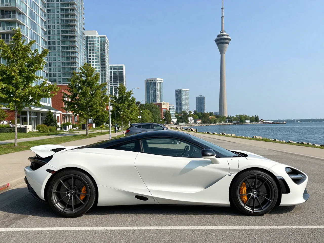 McLaren 720S — seitlich