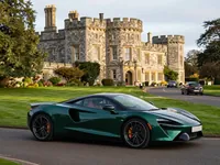 McLaren Artura — seitlich