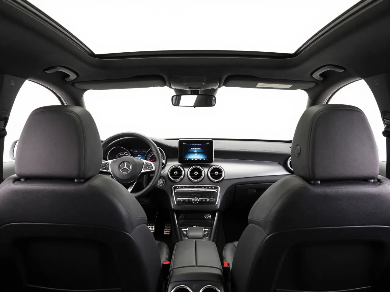 Mercedes-Benz CLA — interni