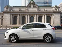 Mitsubishi Mirage — 측면