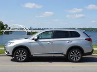 Mitsubishi Outlander — side