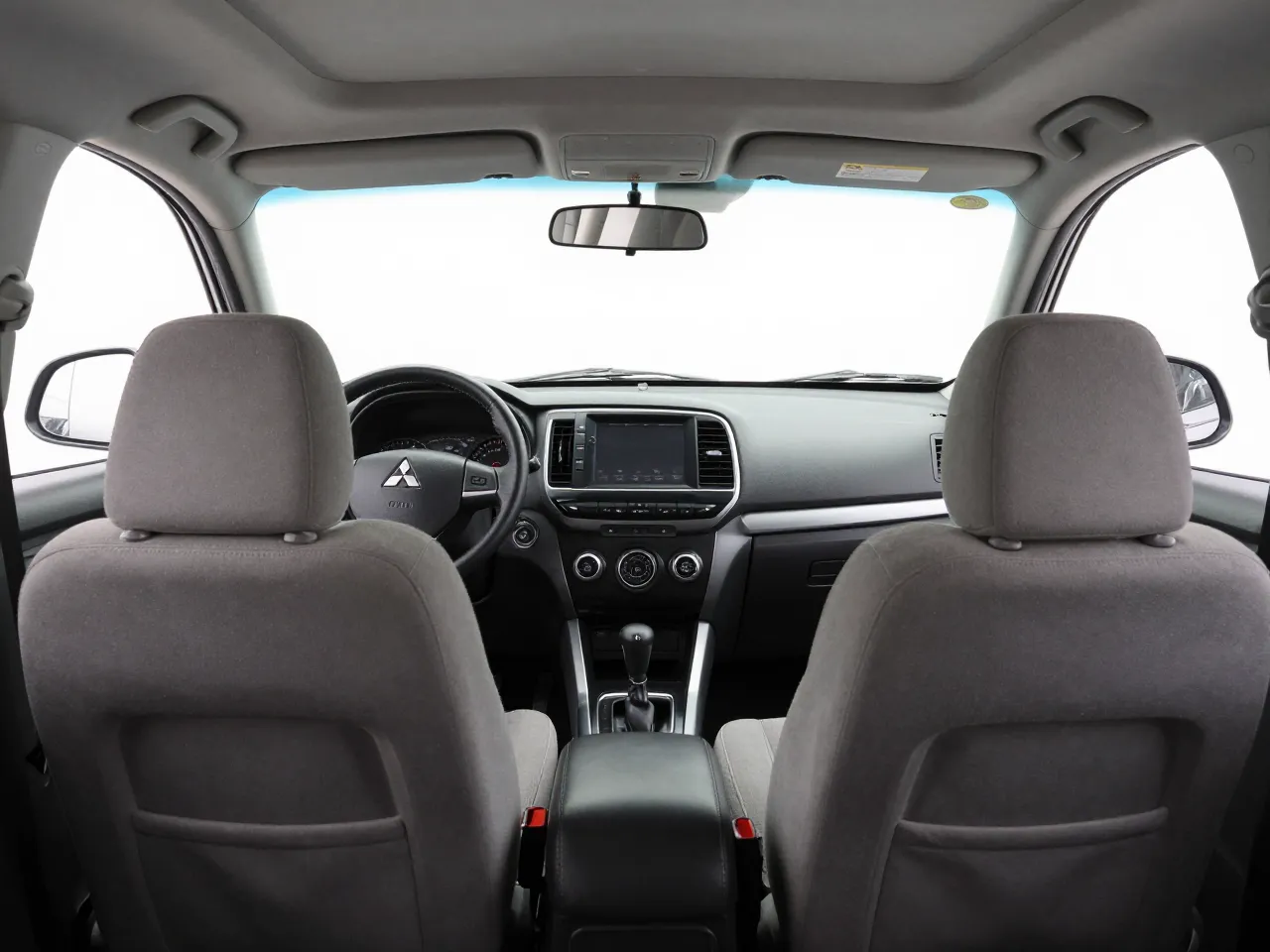 Mitsubishi RVR — interior