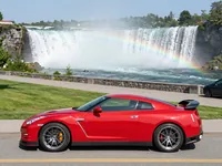 Nissan GT-R — lateral