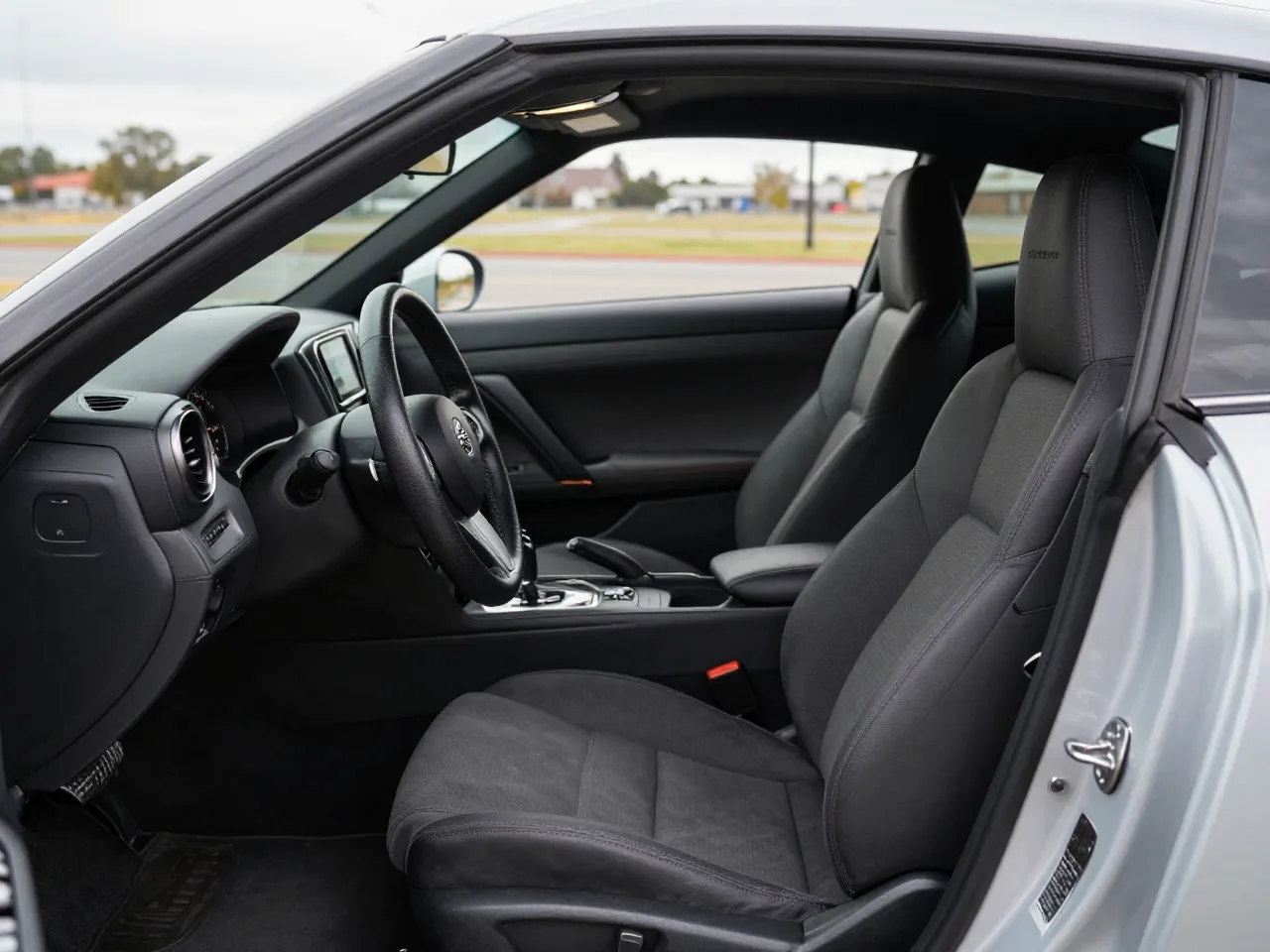 Nissan GT-R — interior