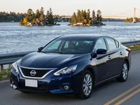 Nissan Maxima — voorzijde