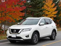Nissan Pathfinder — vorn