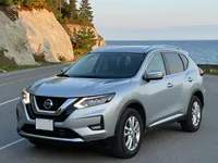 Nissan Rogue — vorn