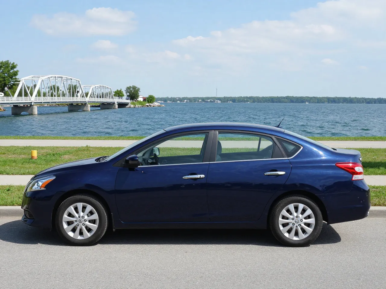 Nissan Versa — 측면