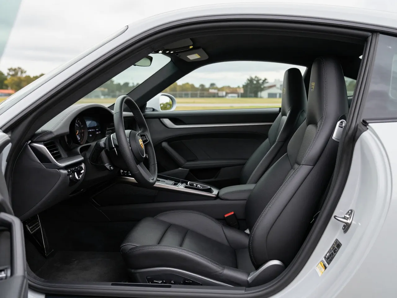 Porsche 911 Turbo S — interior