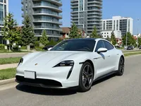 Porsche Taycan — frente