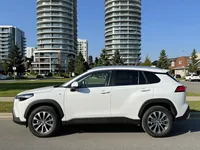 Toyota Corolla Cross — lateral