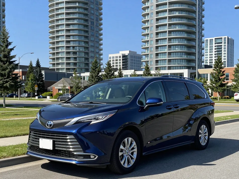 Toyota Sienna — car rental in Toronto