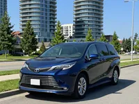 Toyota Sienna — front