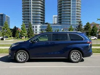 Toyota Sienna — side