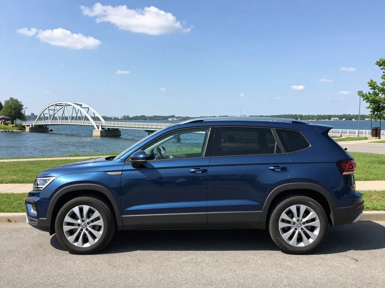 Volkswagen Taos — seitlich