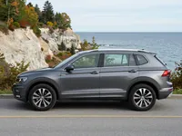 Volkswagen Tiguan — seitlich