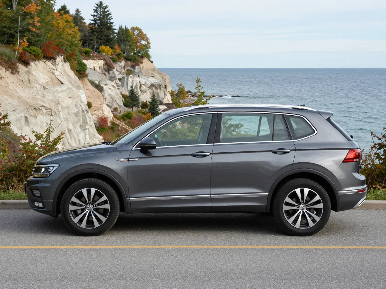 Volkswagen Tiguan — seitlich