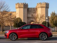 Audi Q8 S Line — side