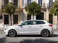 Hyundai i30 — side