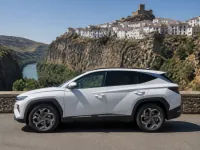 Hyundai Tucson — side