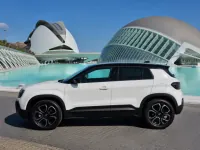 Jeep Avenger — side