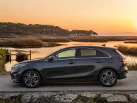Kia Ceed — side