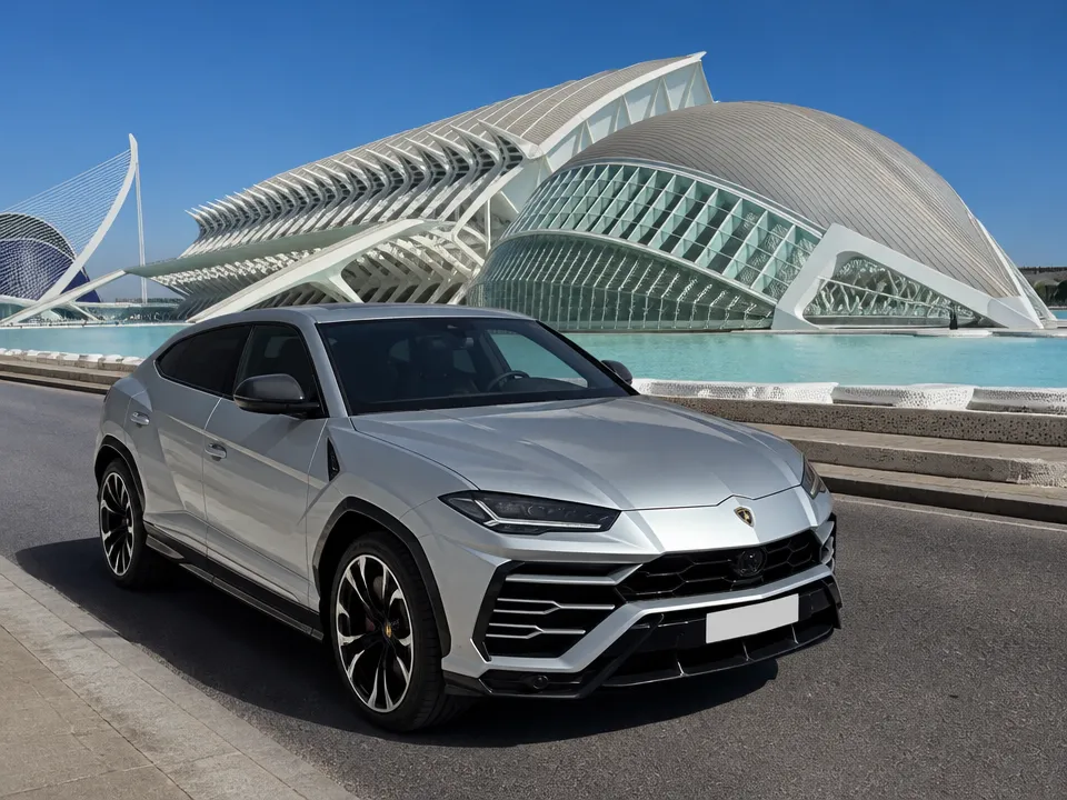 Lamborghini Urus — alquiler de autos en Valencia