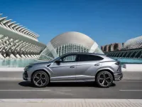 Lamborghini Urus — side