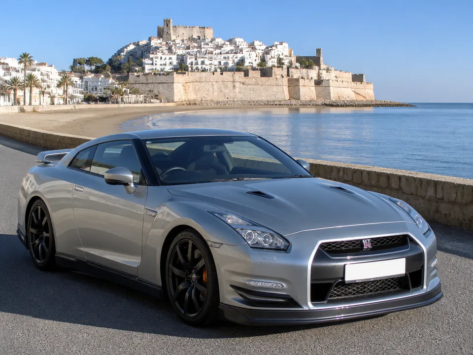 Nissan GT-R Black Edition — alquiler de autos en Valencia