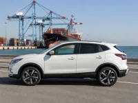 Nissan Qashqai — seitlich