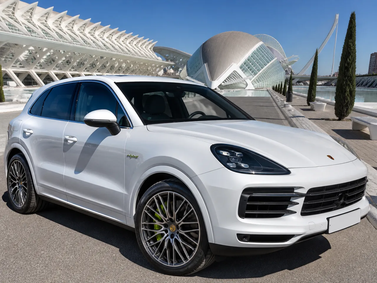 Porsche Cayenne E-Hybrid — front