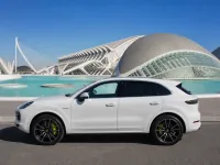 Porsche Cayenne E-Hybrid — side