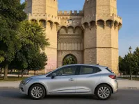 Renault Clio — side
