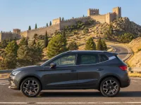 Seat Arona — side