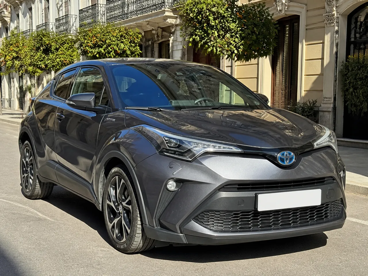 Toyota C-HR — front