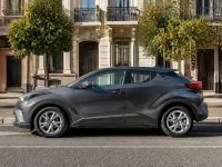 Toyota C-HR — side