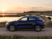 Volkswagen T-Roc — сбоку