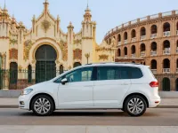 Volkswagen Touran — side