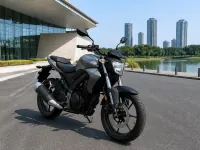 Honda CB300 — front